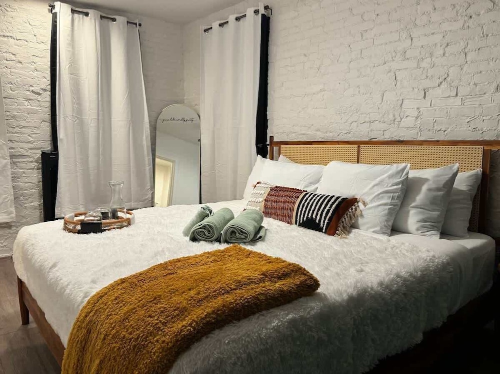 Jungle House Downtown Columbus – Modern Boutique Suites