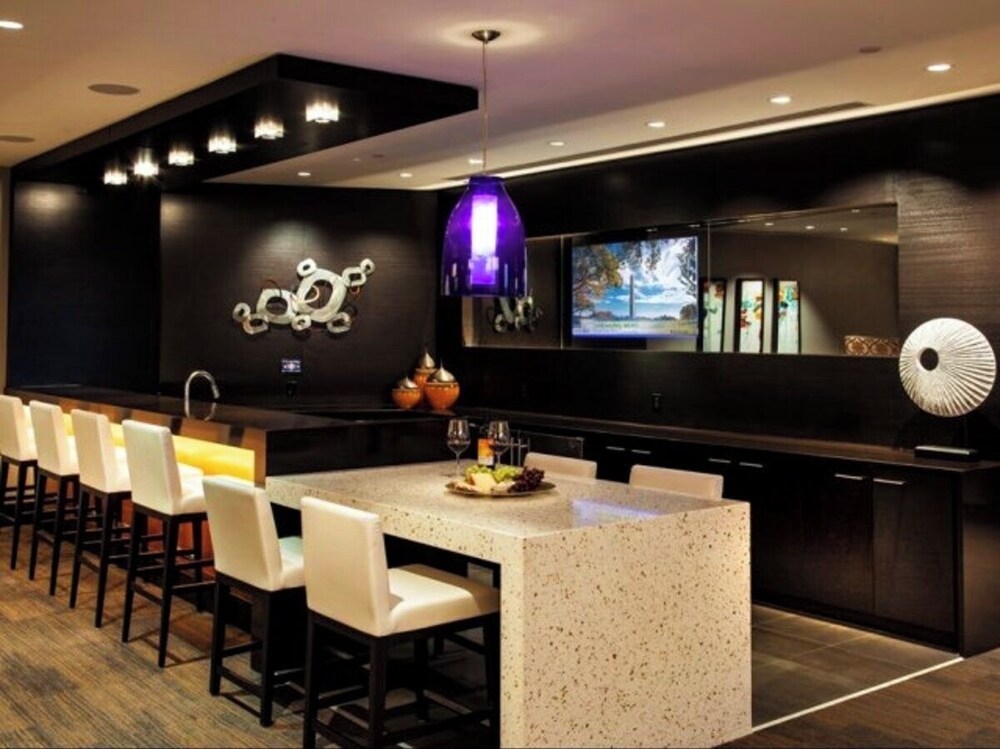 Airport Proximity- Apt in Crystal City