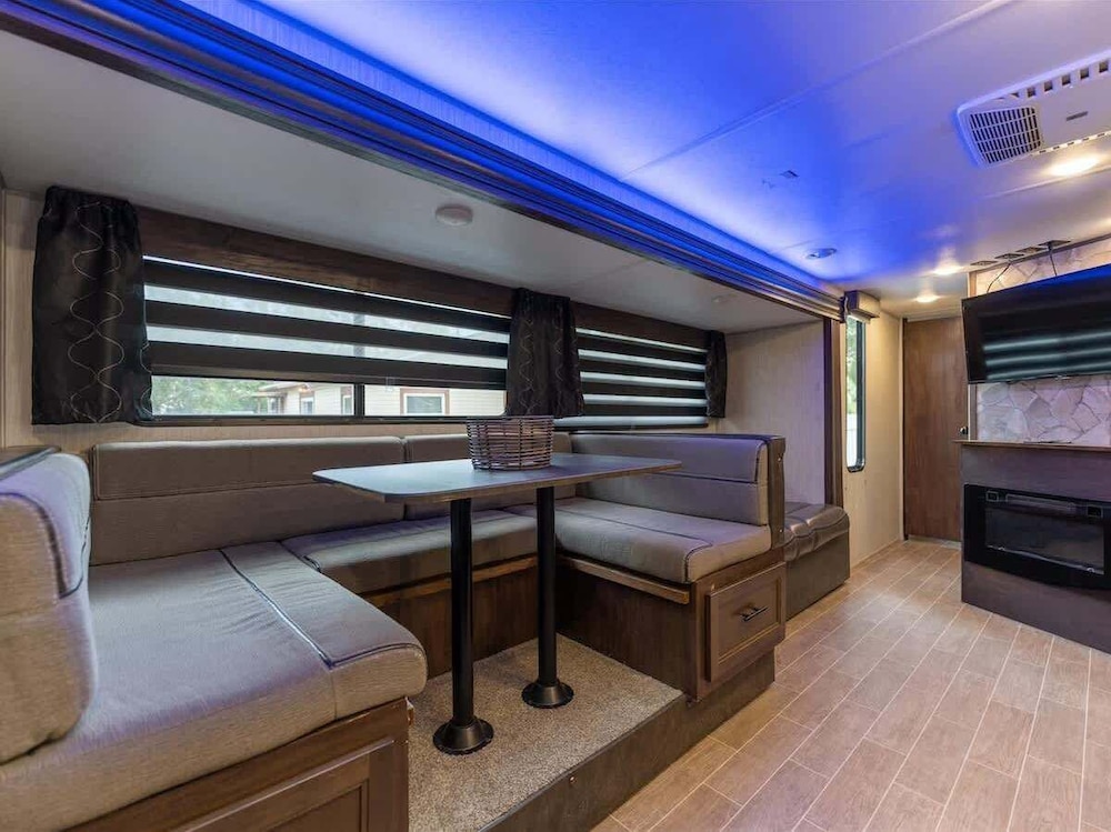 RV in Tampa Great Location Cost pet Friendly