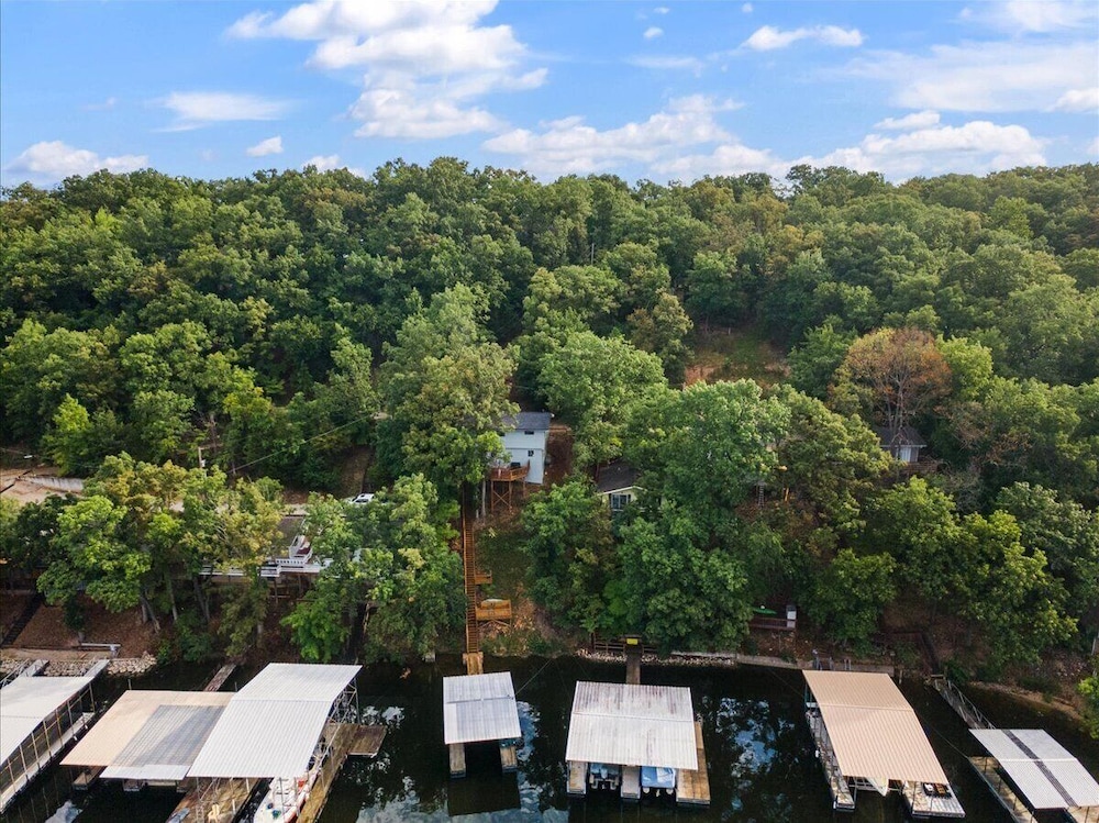 Lakefront Home, Private Dock + Kayaks,arcade Games, Pet Friendly