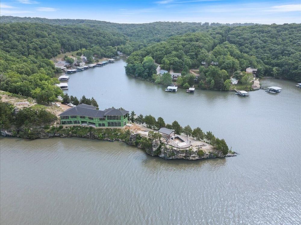 Expansive Lakefront Estate With Private Pool & Movie Theater at 43mm