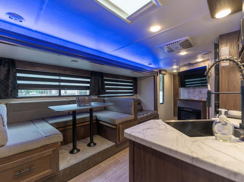 RV in Tampa Great Location Cost pet Friendly