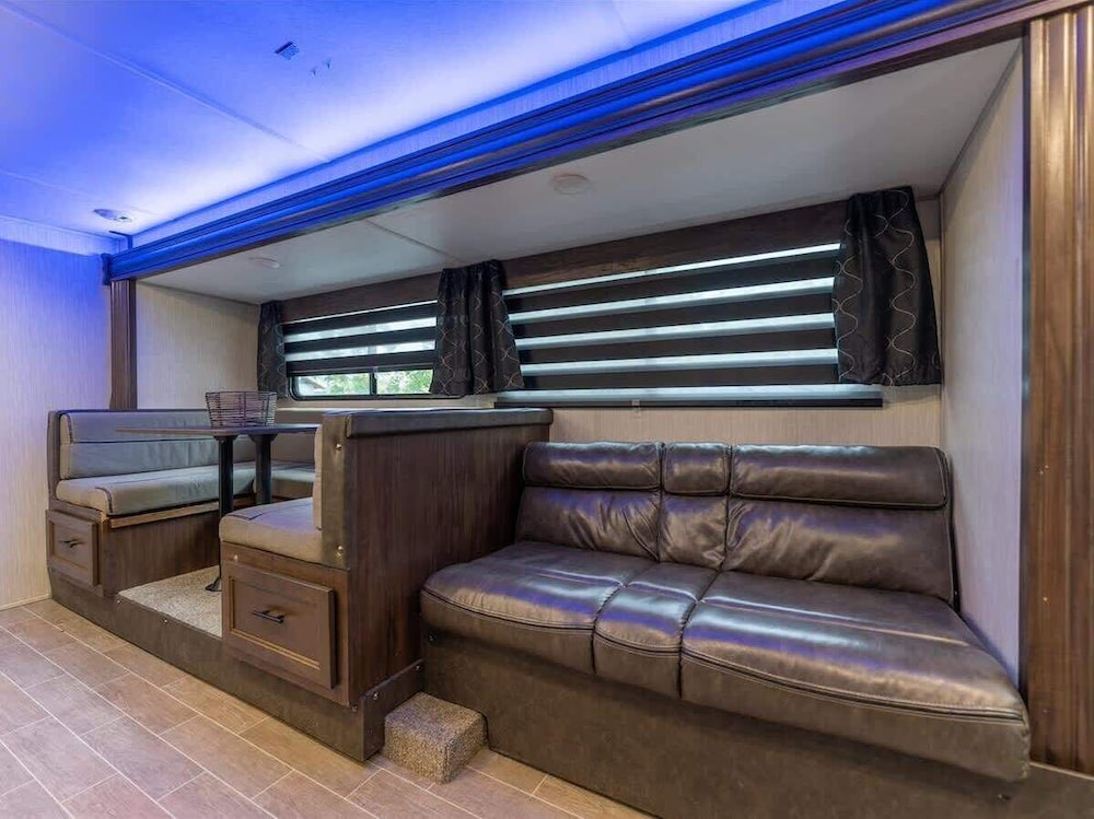 RV in Tampa Great Location Cost pet Friendly