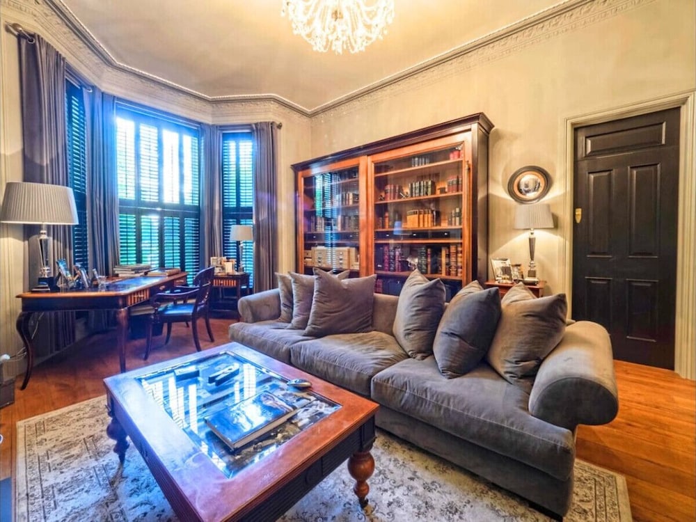 Holland Park Classic High Ceilings Luxury 2 Bed