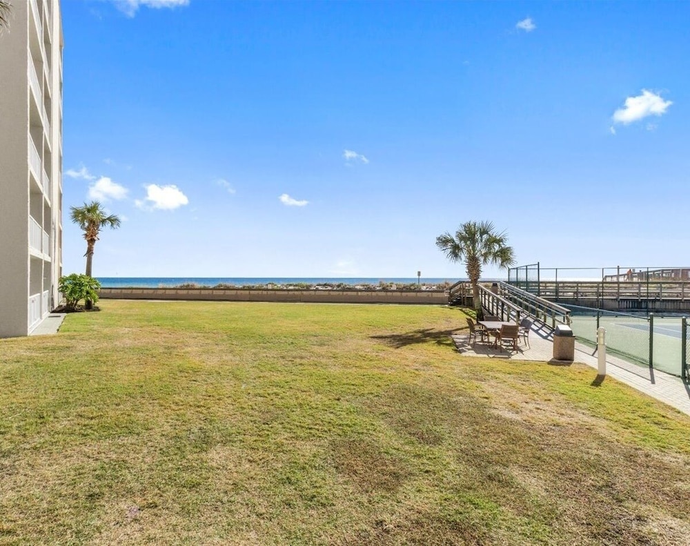 Holiday Surf & Racquet Club 118 2 Bedroom Condo by RedAwning