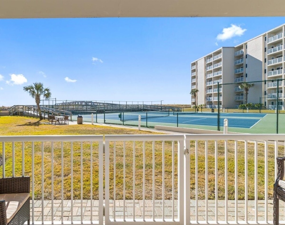 Holiday Surf & Racquet Club 118 2 Bedroom Condo by RedAwning
