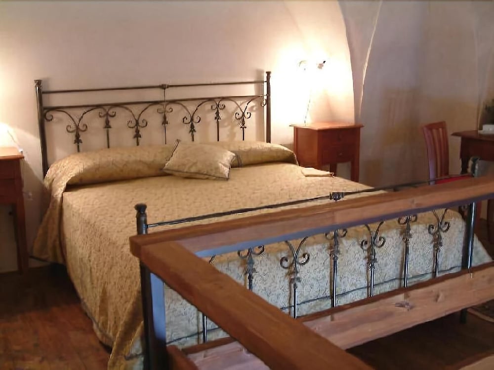 ONE WAY ROOMS