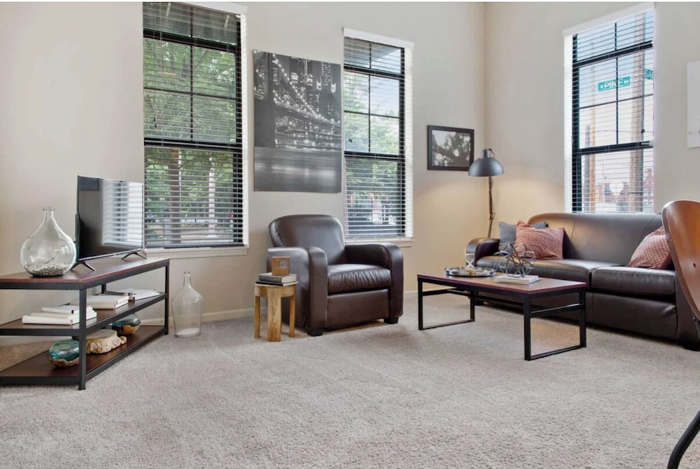 Landing Furnished Apartments - Central West End