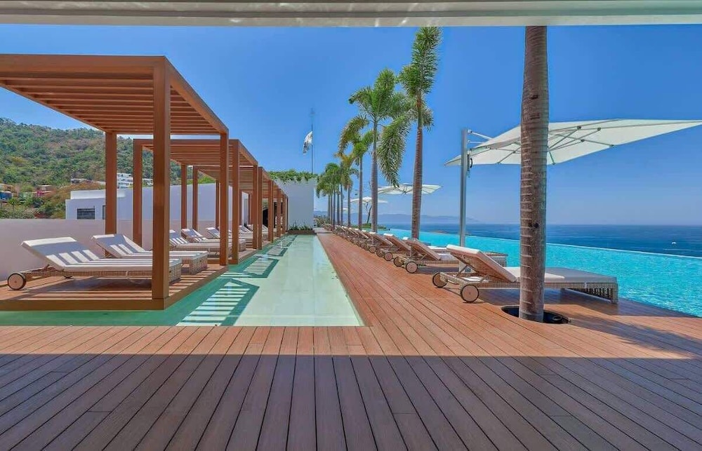Soho PV Stunning Views Luxury Heated Rooftop Pool