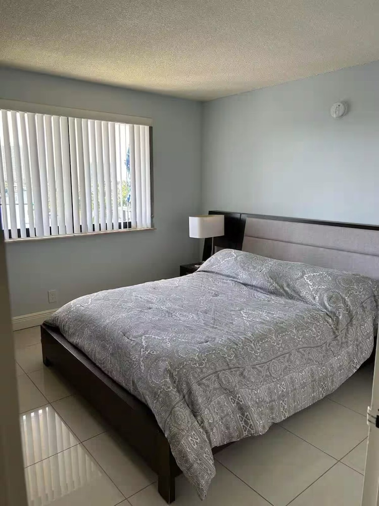 Golden Isles Hallandale Water view