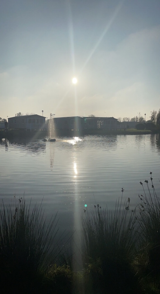 Premium Location - Sleeps 6 - Caravan on The Lakes
