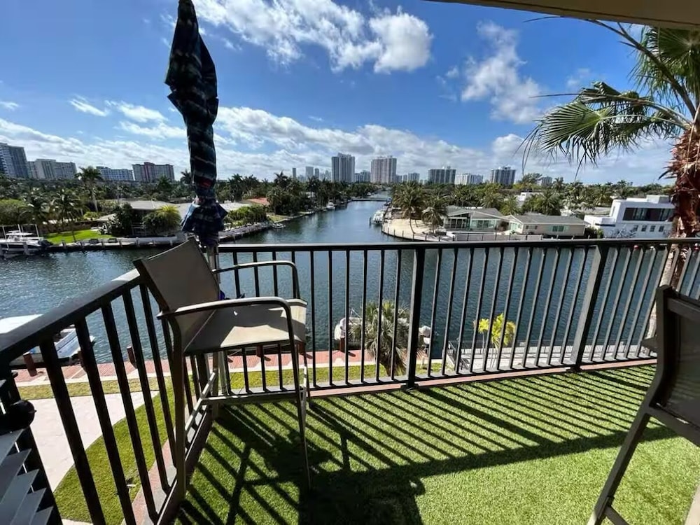 Golden Isles Hallandale Water view