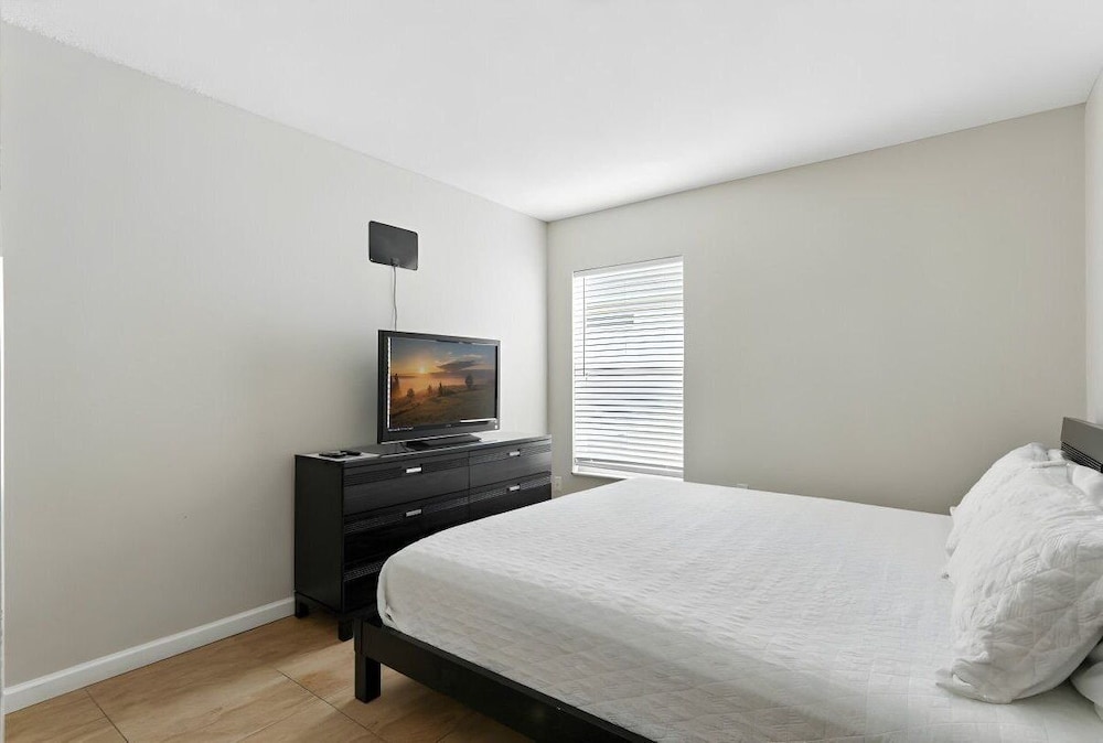 Cozy 4BR Villa w/ Priv Pool Lake Berkley Resort