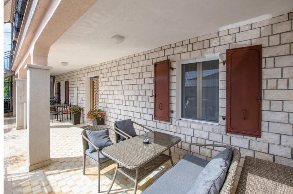 Comfortable Apartment in Umag With Parking Space
