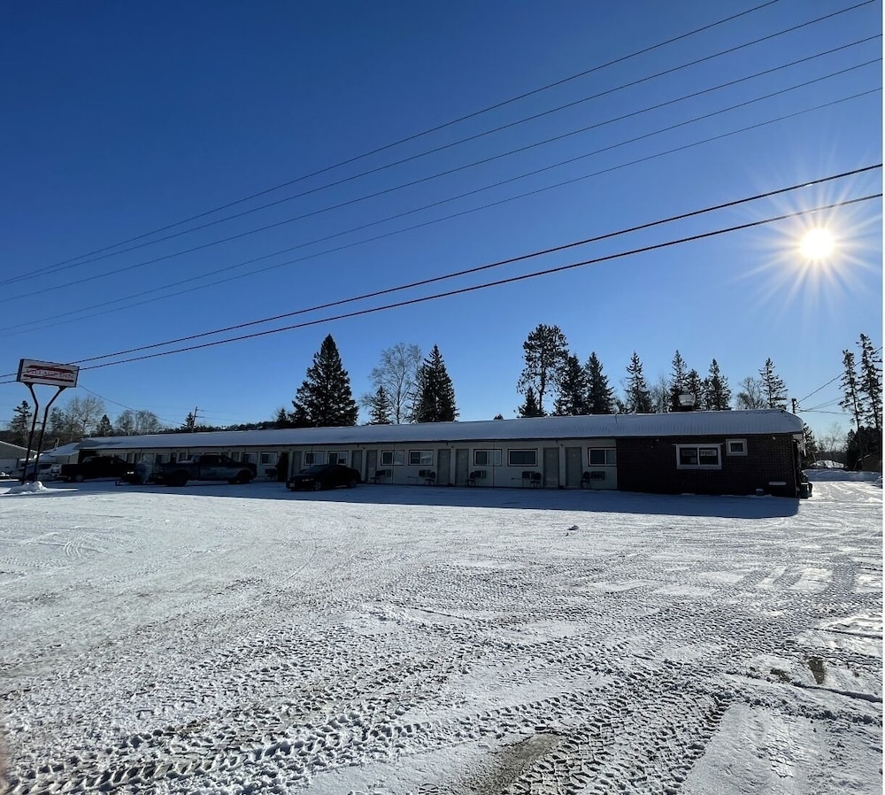 Village Inn & Suites