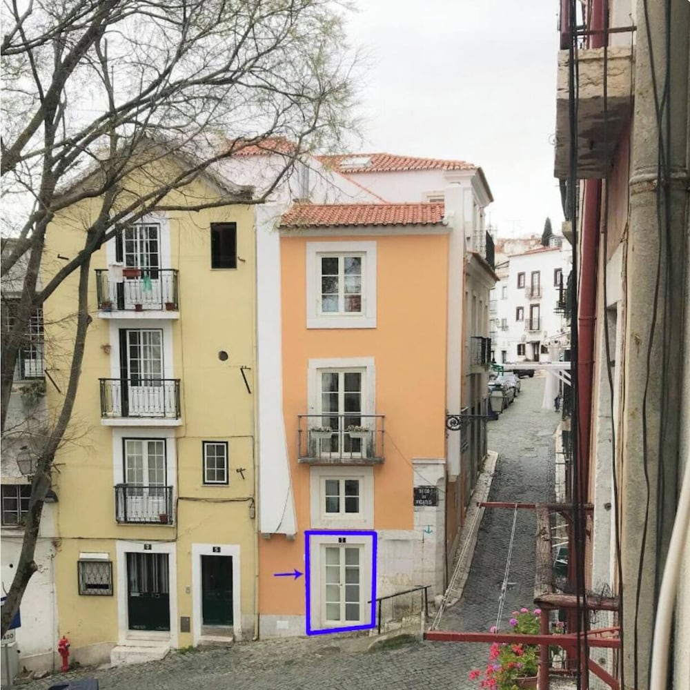 Alfama Steps Cozy Basement Studio