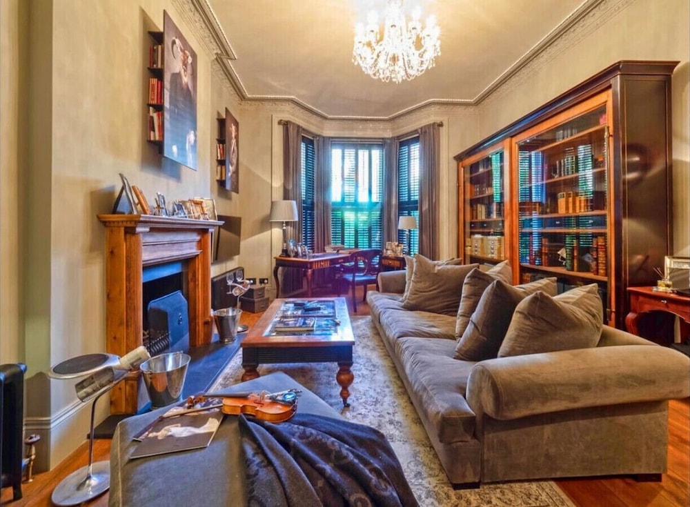 Holland Park Classic High Ceilings Luxury 2 Bed