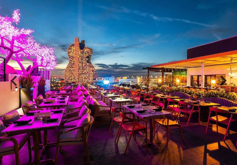 Guitar House Poker Lounge Hard Rock