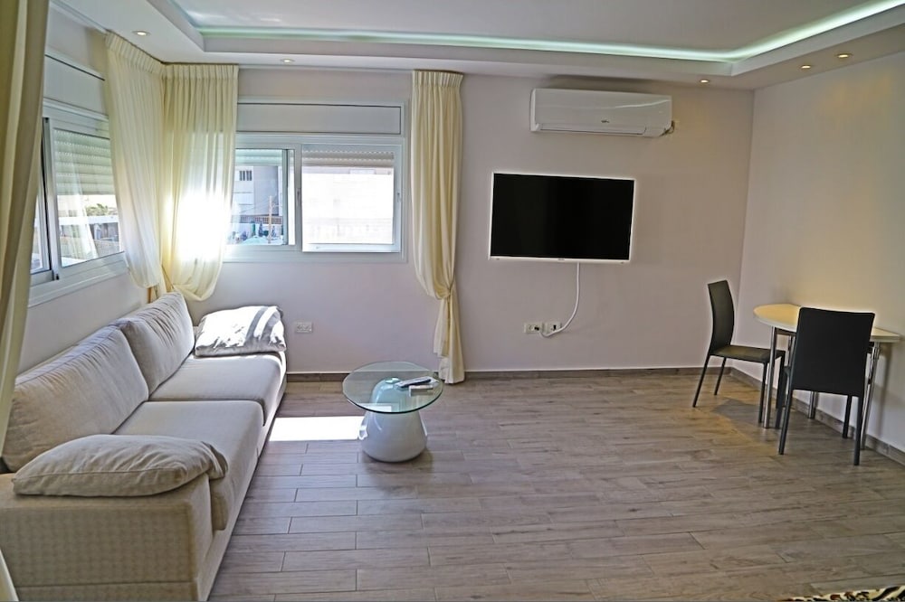 Royal Lea Apartments