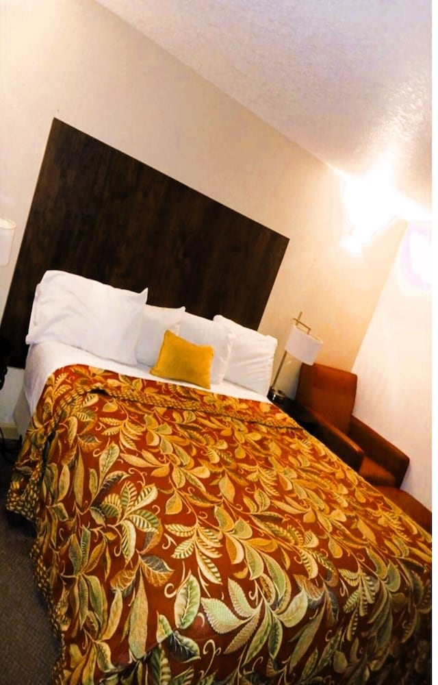 HomeTown Inn By OYO Lakin, KS