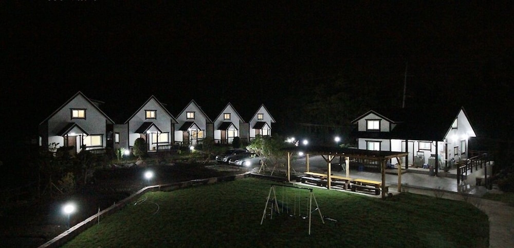 Zain Village pension