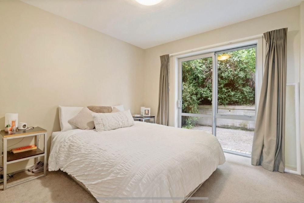 2-BEDROOM APARTMENT - BEECHWOOD view 5