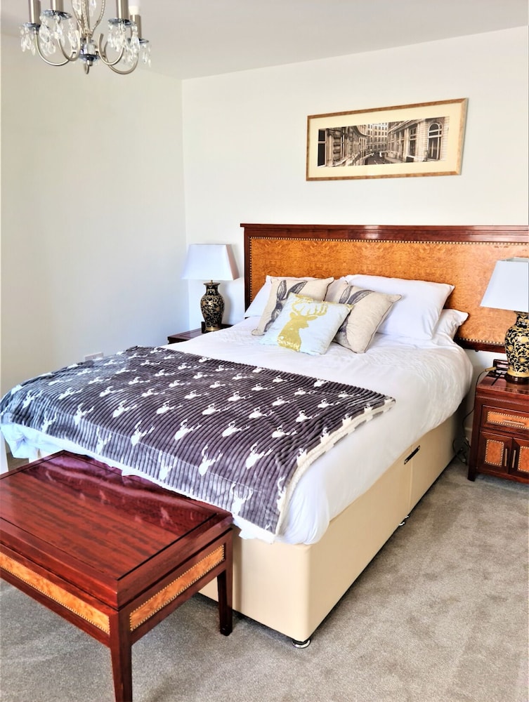 Ramsgate Vacations - White Stag Lodge - Property Image 2