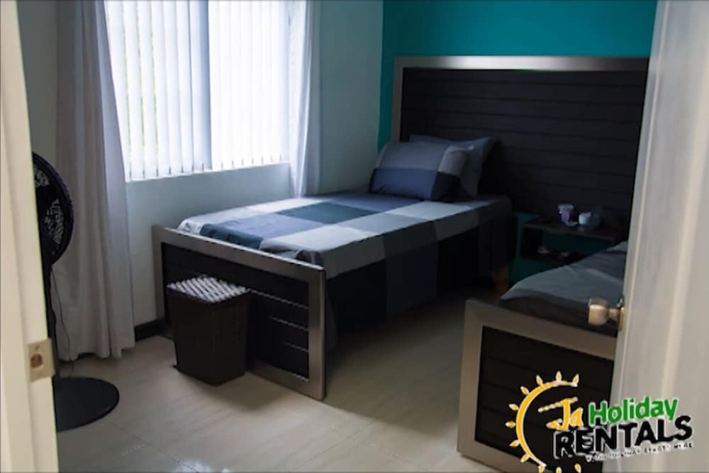 Beautiful 3-bed House in Saint Catherine Portmore view 2