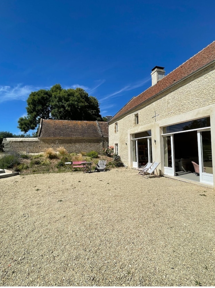 Les Granges Pelloquin view 2