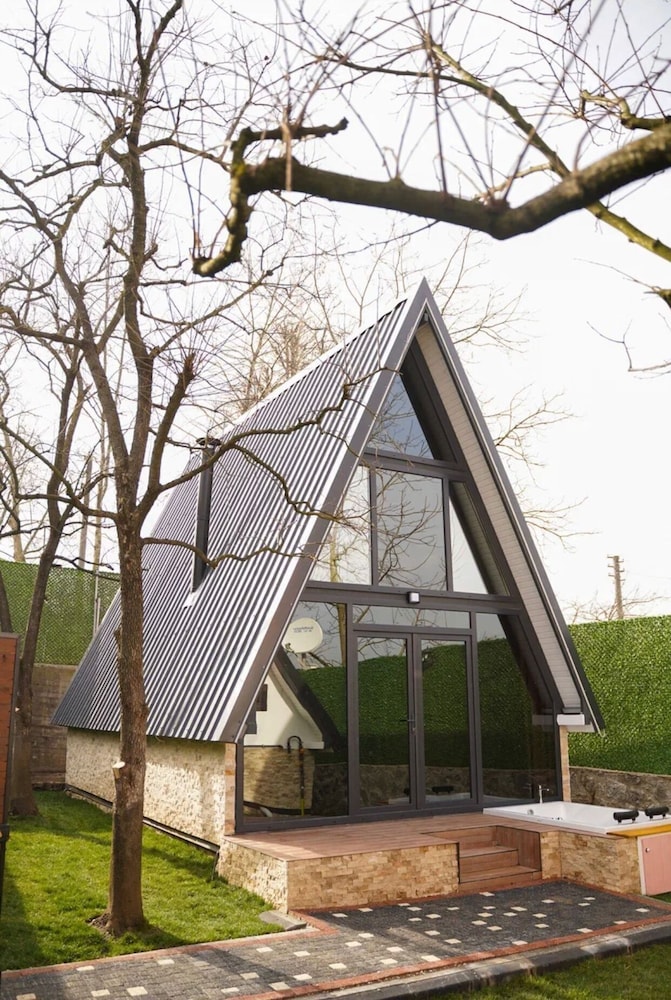 Pop Suit Bungalow view 2