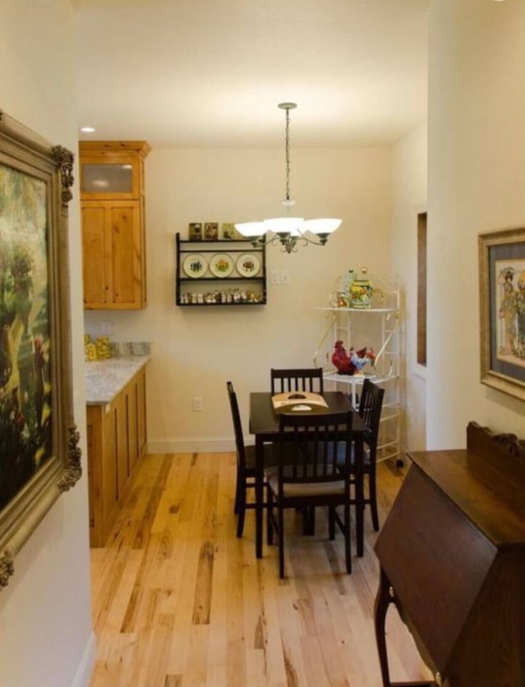 Vacation Home Near Golf Course Hiking Sleeps 20