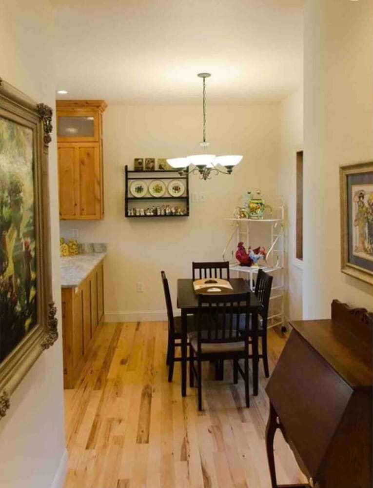 4BR Home Near Golf Course Mount Mitchell View