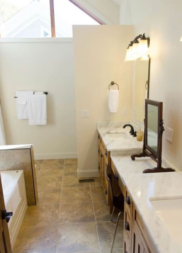 Vacation Home Near Golf Course Hiking Sleeps 20