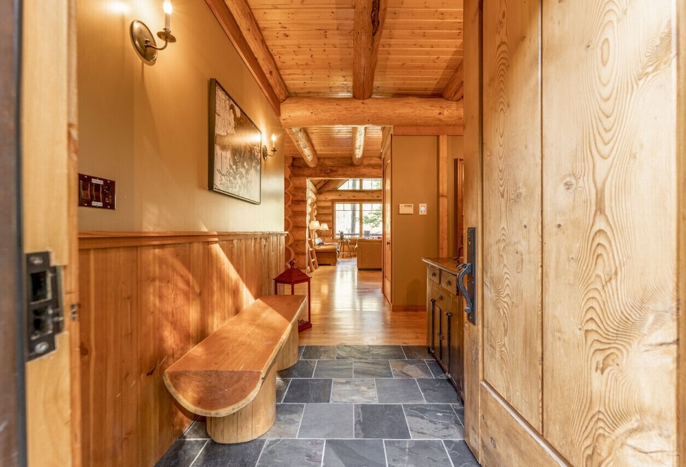 Luxury Log Chalet | Pool + Private HotTub | Ski In/Out | Overlooking Greywolf GC-4
