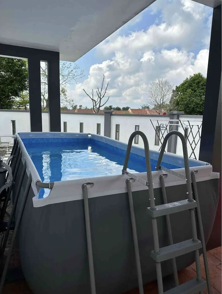 Lux Desaru Villa