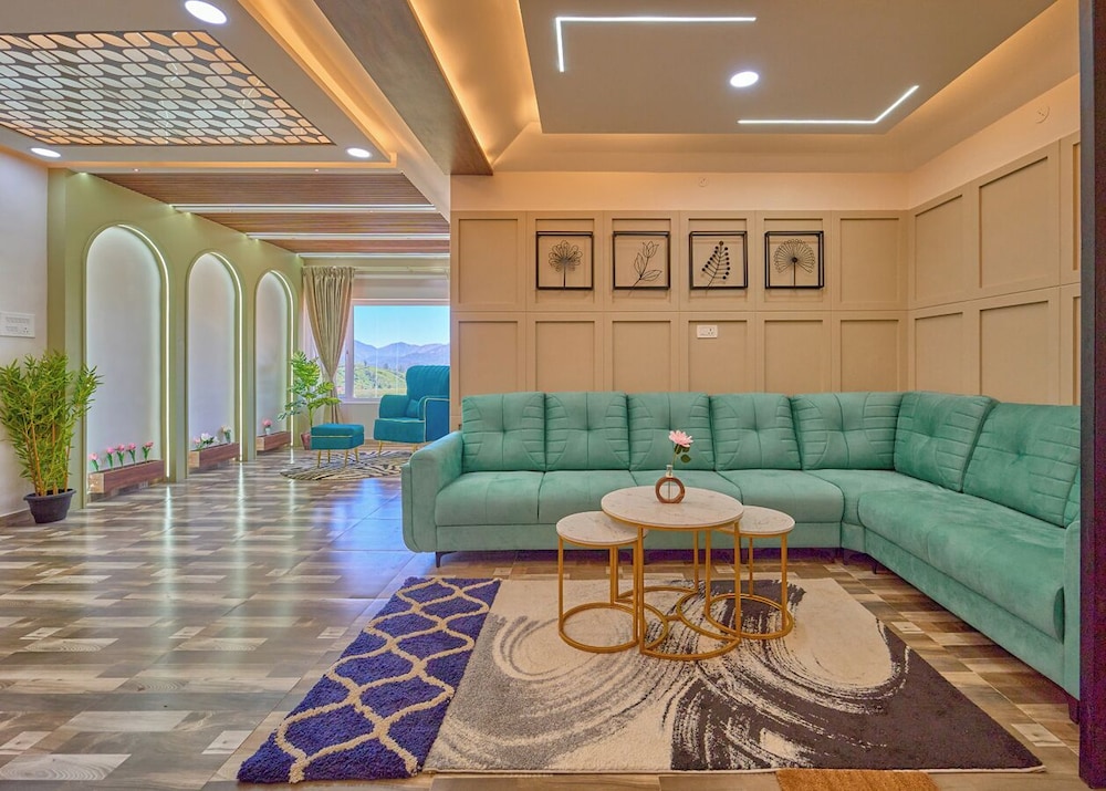 Vihani's Western Clouds by VOYE HOMES