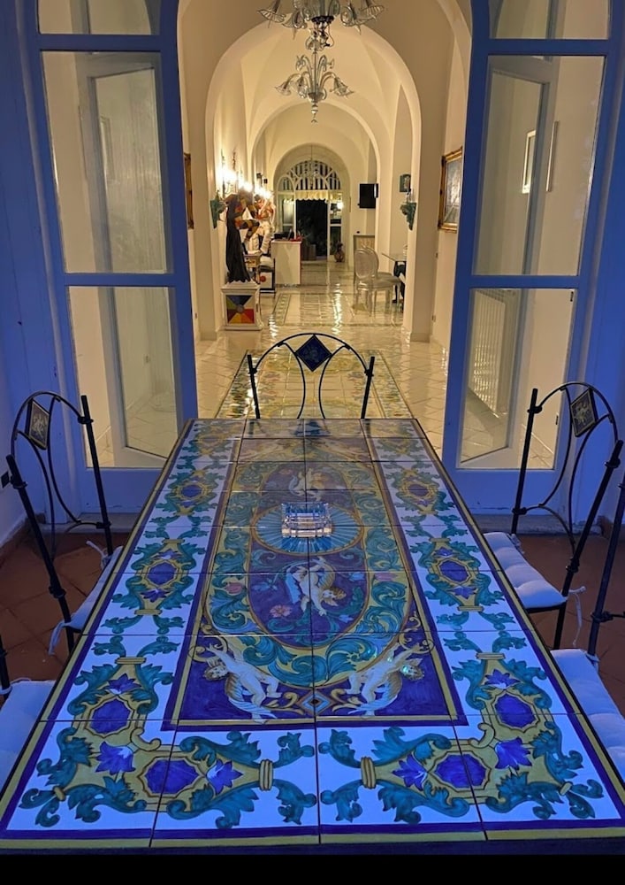 Villacore Capri