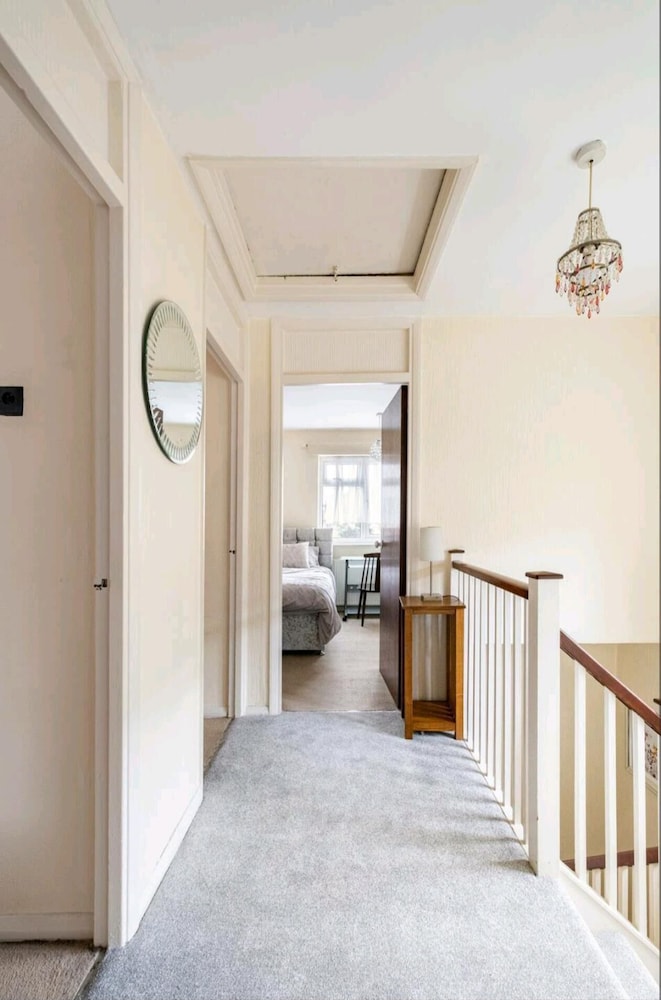 3BR House/garden/patio/7 Guests/fireplace/parking