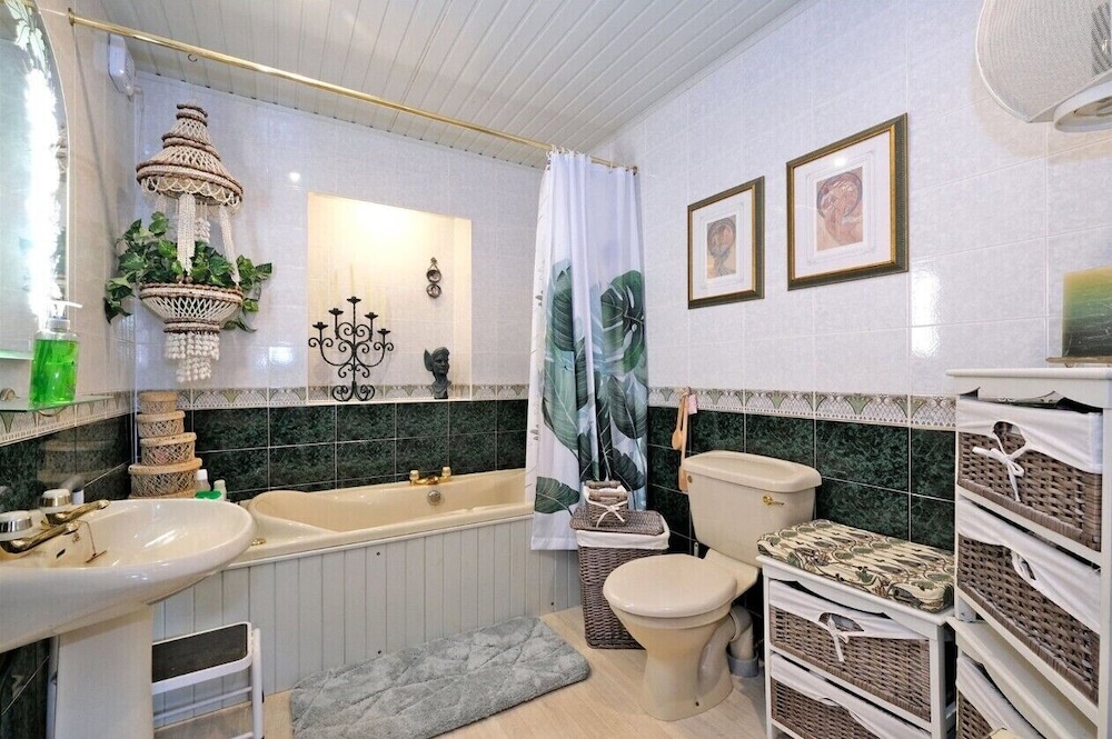 The Jays Guest House — photo 16