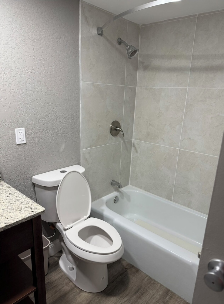 Fieldstone Apartments & Studios