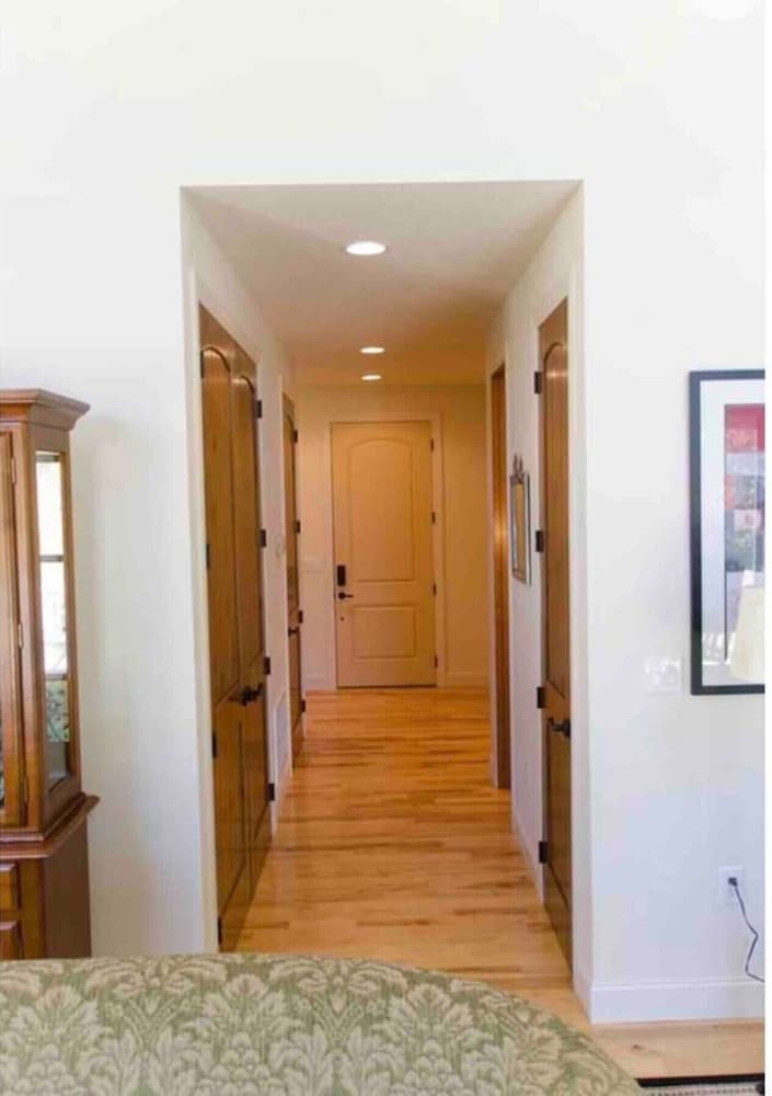 4BR Home Near Golf Course Mount Mitchell View