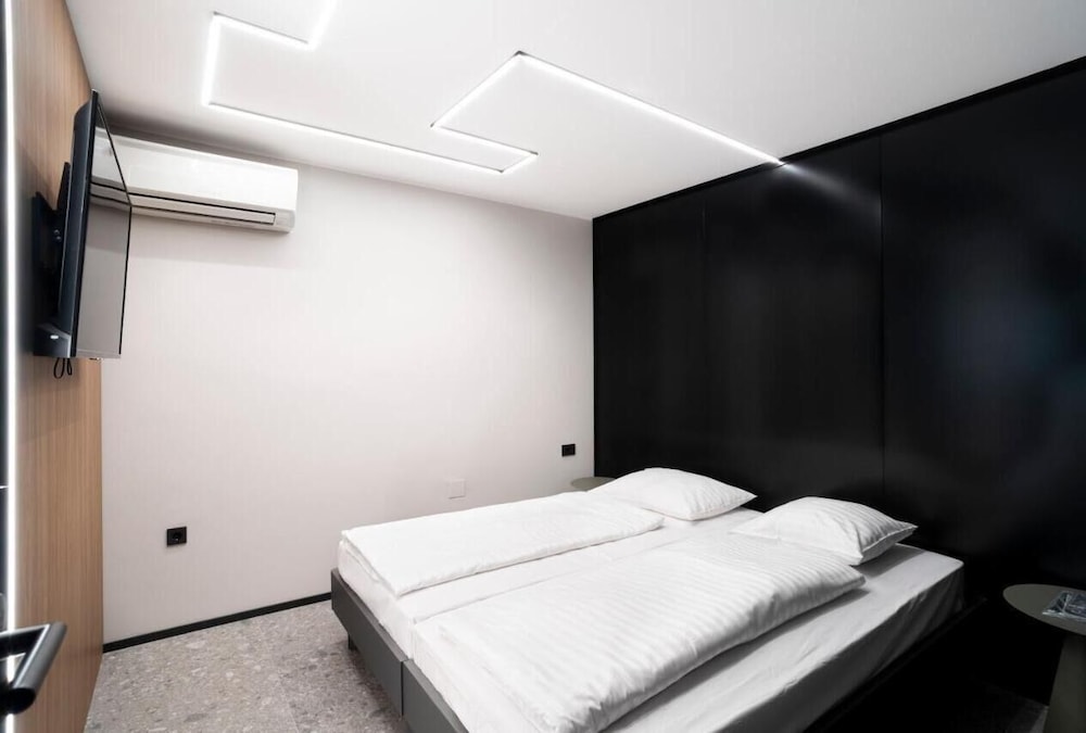 Marina Apartment with Terrace Burin 100