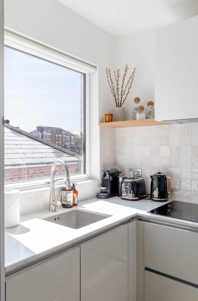 Sleek Scandi-inspired 2BD Flat, Fulham