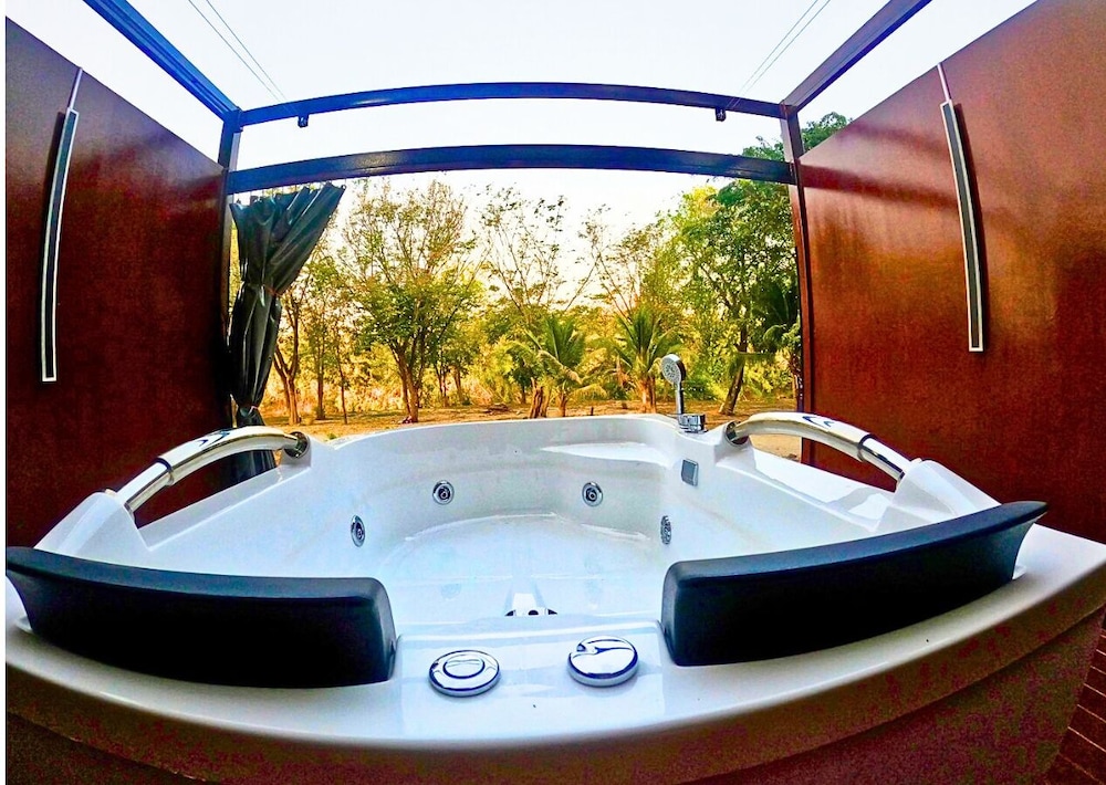 19 Degrees Resort