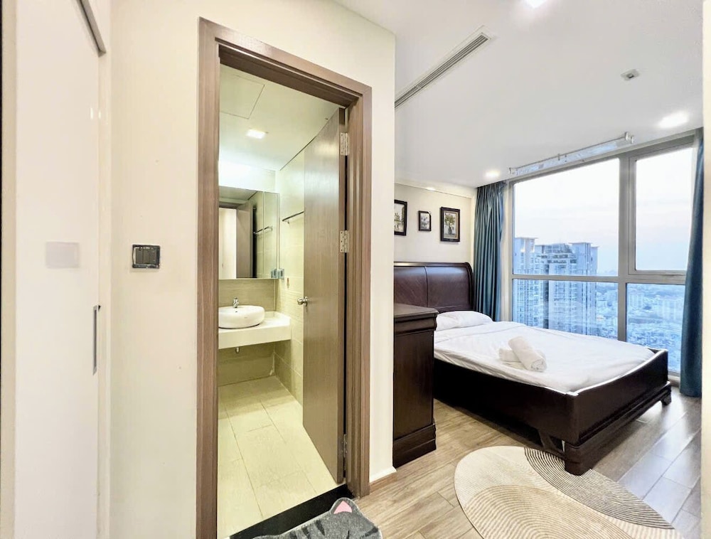 Apartment Landmark 81 by Urban Home