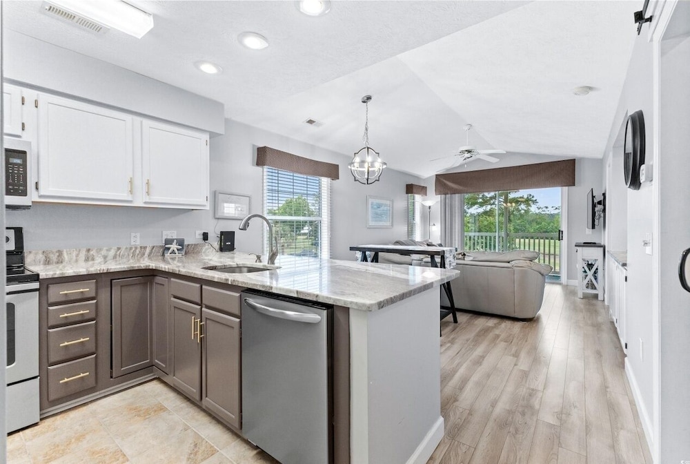 River Oaks 28g 2 Bedroom Condo