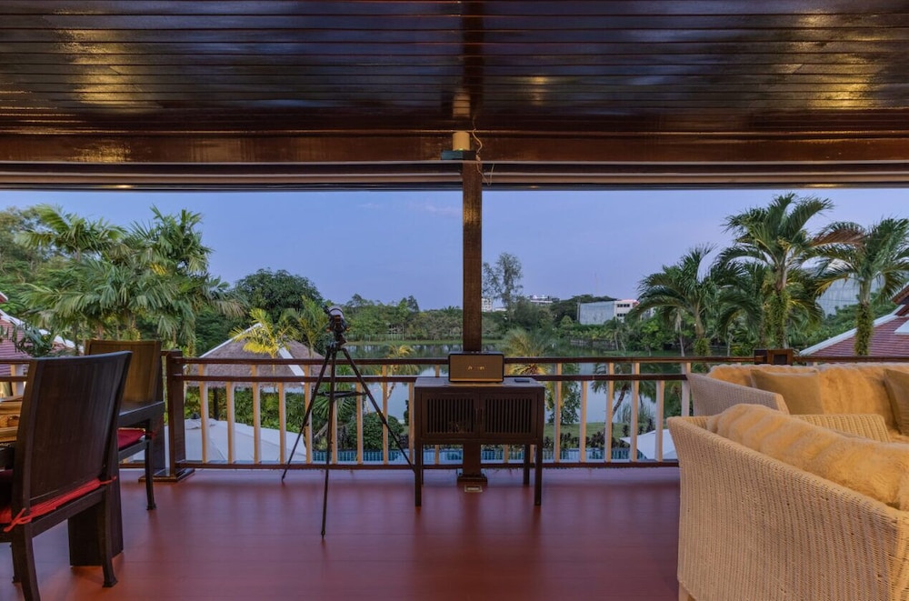 Famous Baan Bua Luxury Estate V238