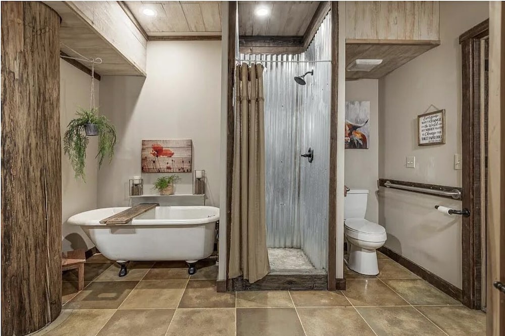 The Log Palace Private Guest Suite 2 Bedroom Cabin by RedAwning