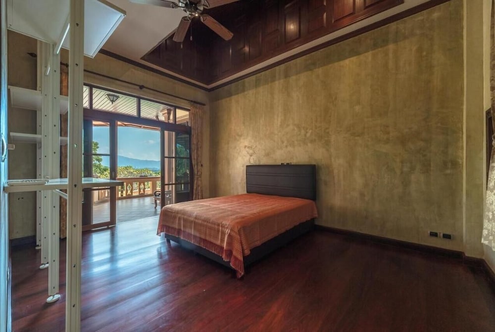 6BR Luxury Retreat in Layan Phuket V159