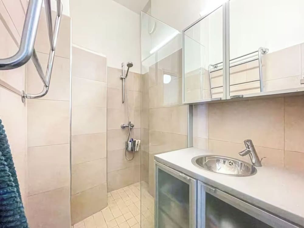 5 Room Apartment by the Esplanade Park